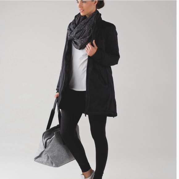 Vinyasana Lululemon wrap with armholes - Picture 3 of 5